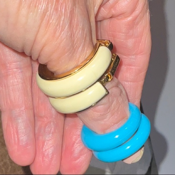 Avon Hoop Clip On Earrings Gold-Tone Metal Ivory and Blue Hoops Vintage - Picture 7 of 8